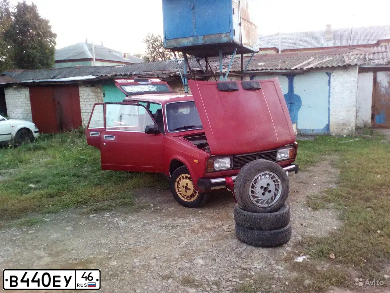 Фото автомобиля LADA 2104, 1991 — госномер В440ЕУ46. Цвет: ВИШНЕВЫЙ