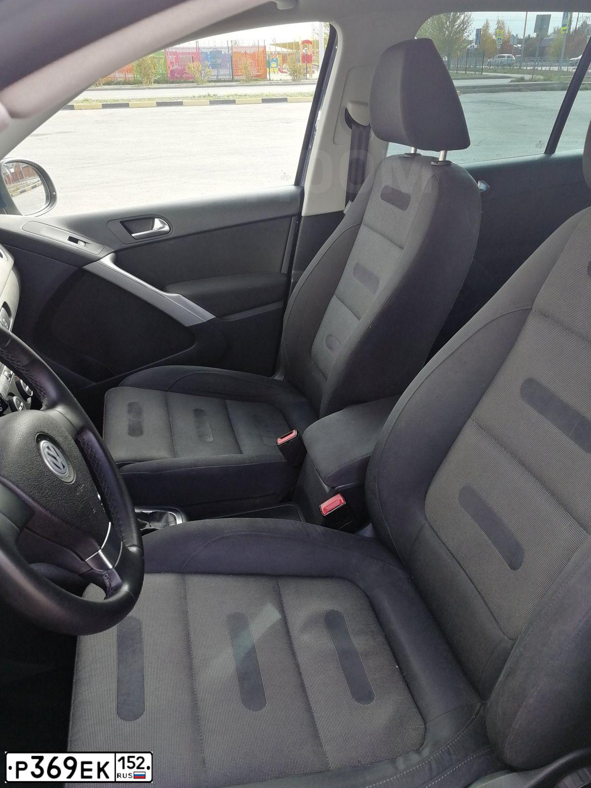 Фото автомобиля VOLKSWAGEN TIGUAN, 2009 — госномер Т452МО142. Цвет: Темно-синий