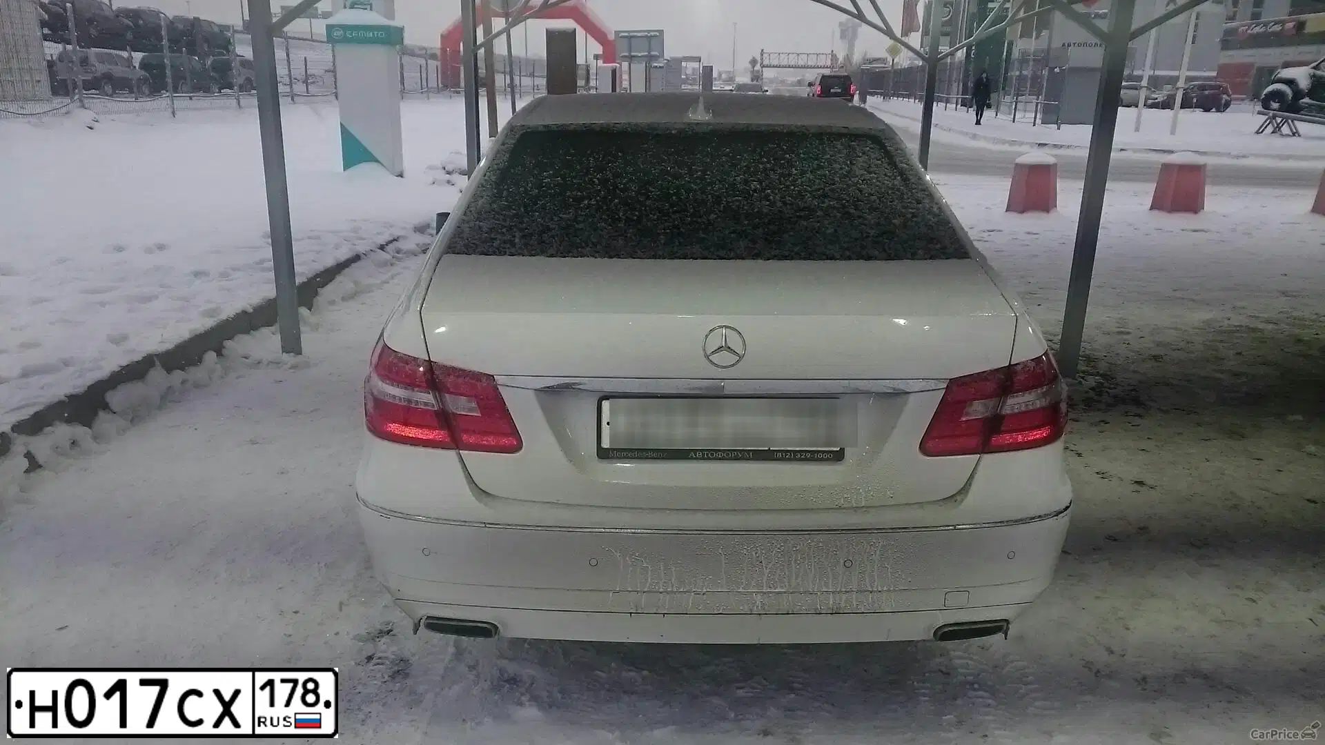 Фото автомобиля MERCEDES E-KLASSE, 2012 — госномер Н017СХ178. Цвет: БЕЛЫЙ