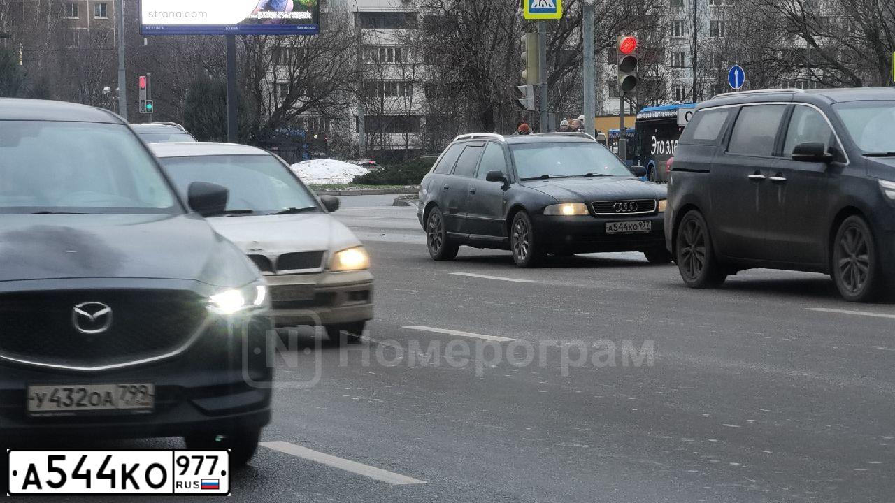Фото автомобиля AUDI A4, 2000 — госномер А544КО977. Цвет: ЧЕРНЫЙ