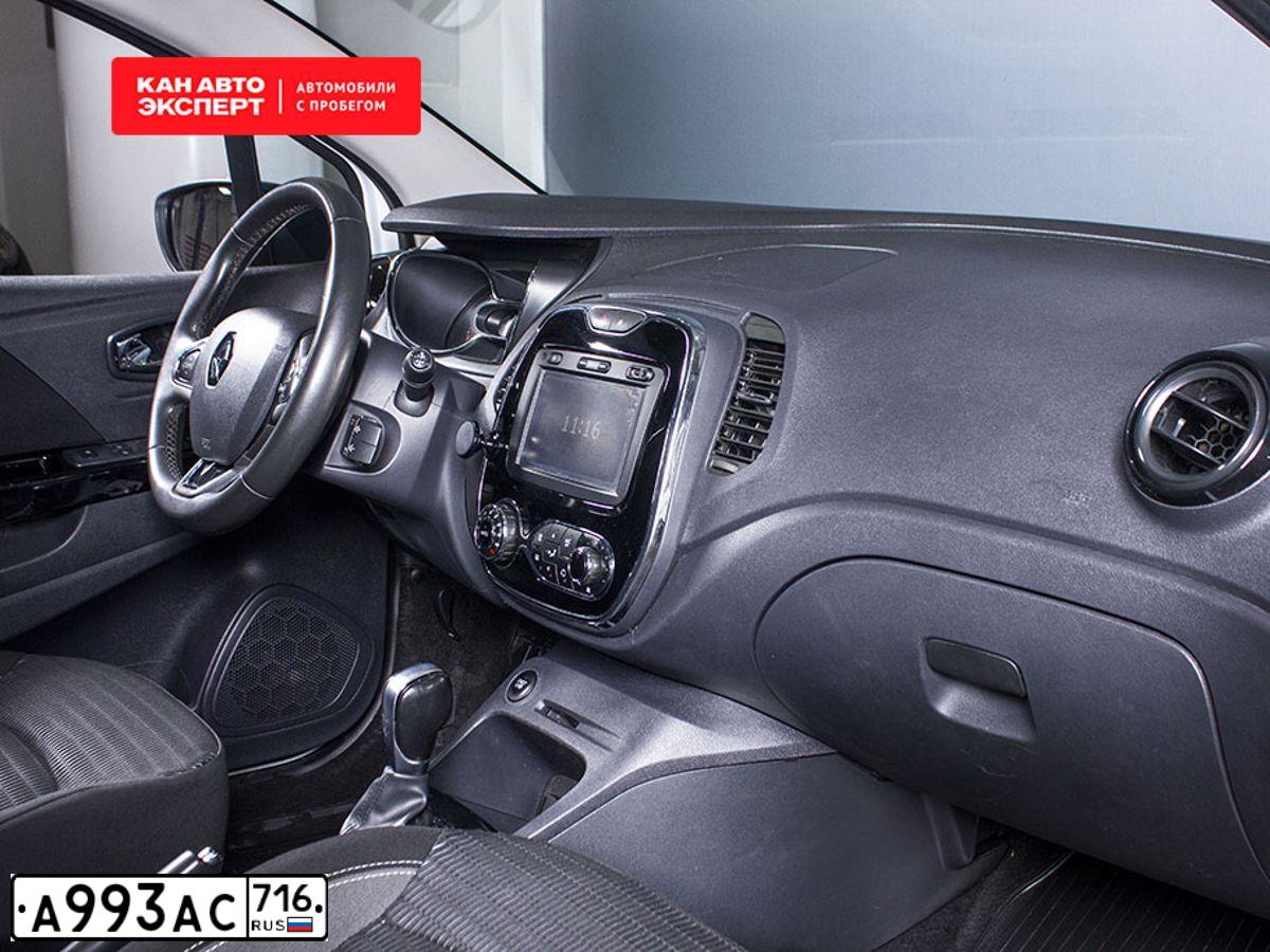 Фото автомобиля RENAULT KAPTUR, 2017 — госномер С352ЕТ716. Цвет: Белый черный 