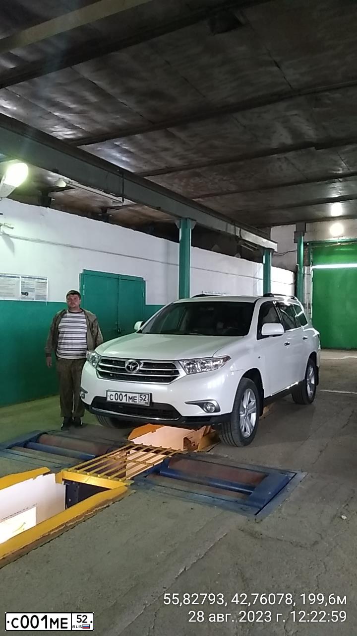 Фото автомобиля TOYOTA HIGHLANDER, 2012 — госномер Х925ОН152. Цвет: Белый