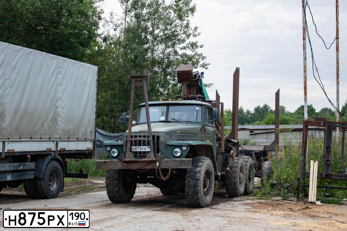 Фото автомобиля URAL 4320 /6X6/, 1991 — госномер Н875РХ190. Цвет: ЗЕЛЕНЫЙ