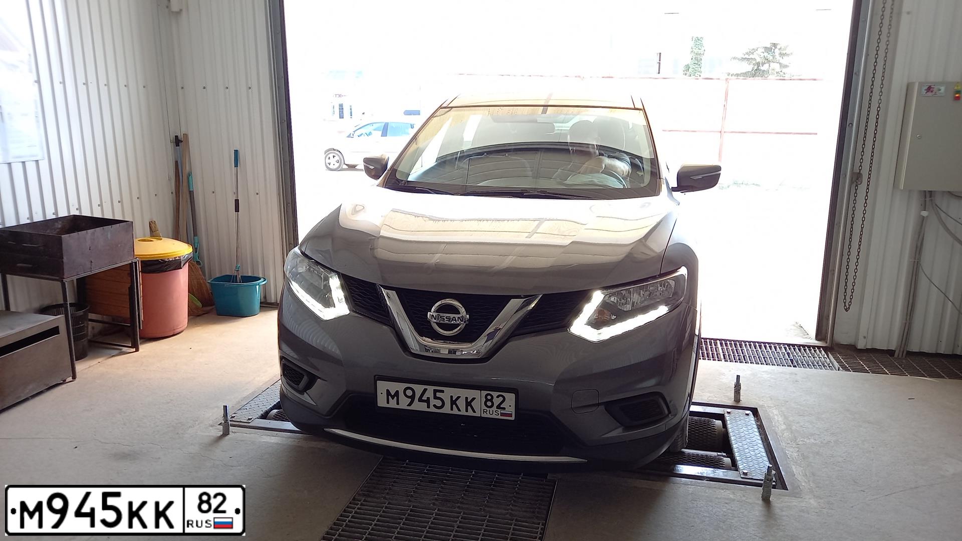 Фото автомобиля NISSAN X-TRAIL, 2017 — госномер У211АС799. Цвет: Серый