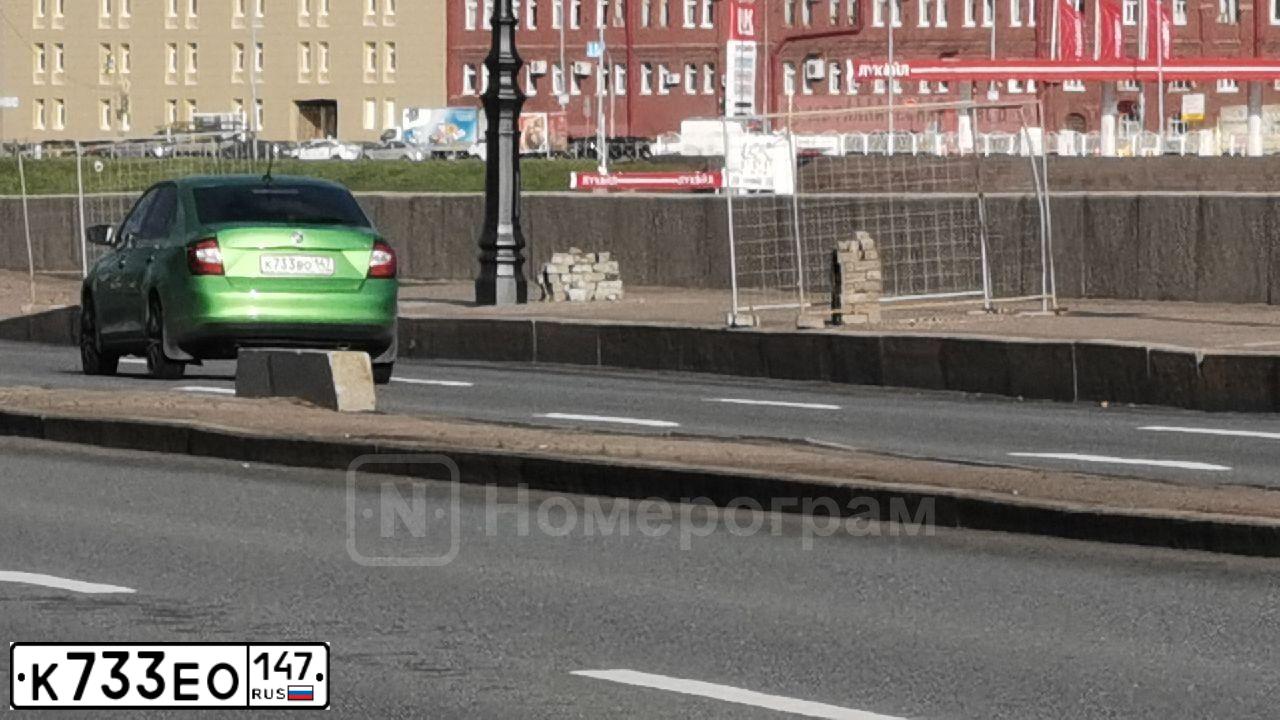 Фото автомобиля TOYOTA AVENSIS, 2001 — госномер В433КУ550. Цвет: СЕРЕБРИСТЫЙ