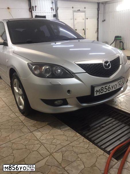 Фото автомобиля MAZDA 3, 2005 — госномер У005АА93. Цвет: Серый
