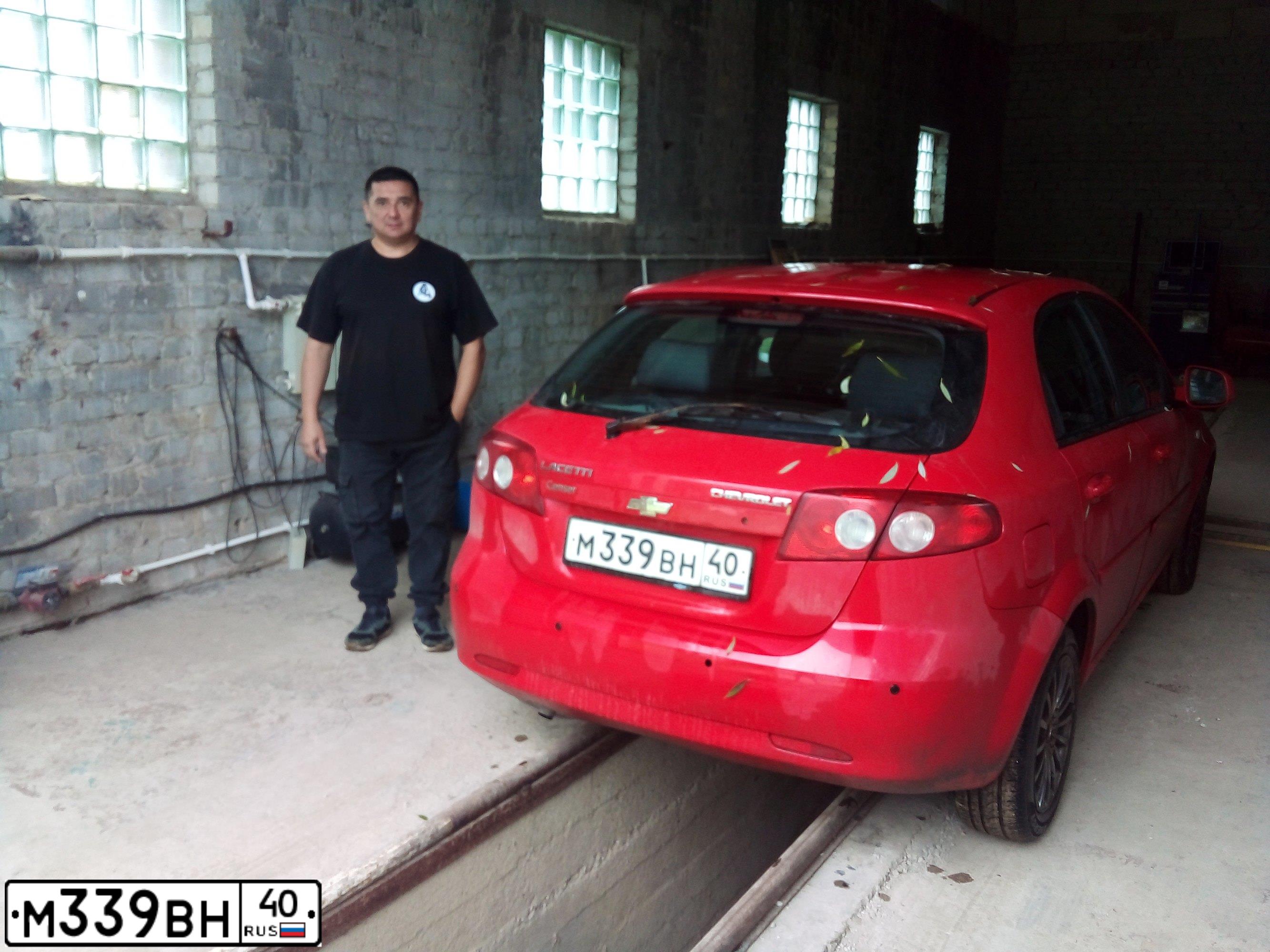 Фото автомобиля CHEVROLET LACETTI, 2010 — госномер М339ВН40. Цвет: КРАСНЫЙ