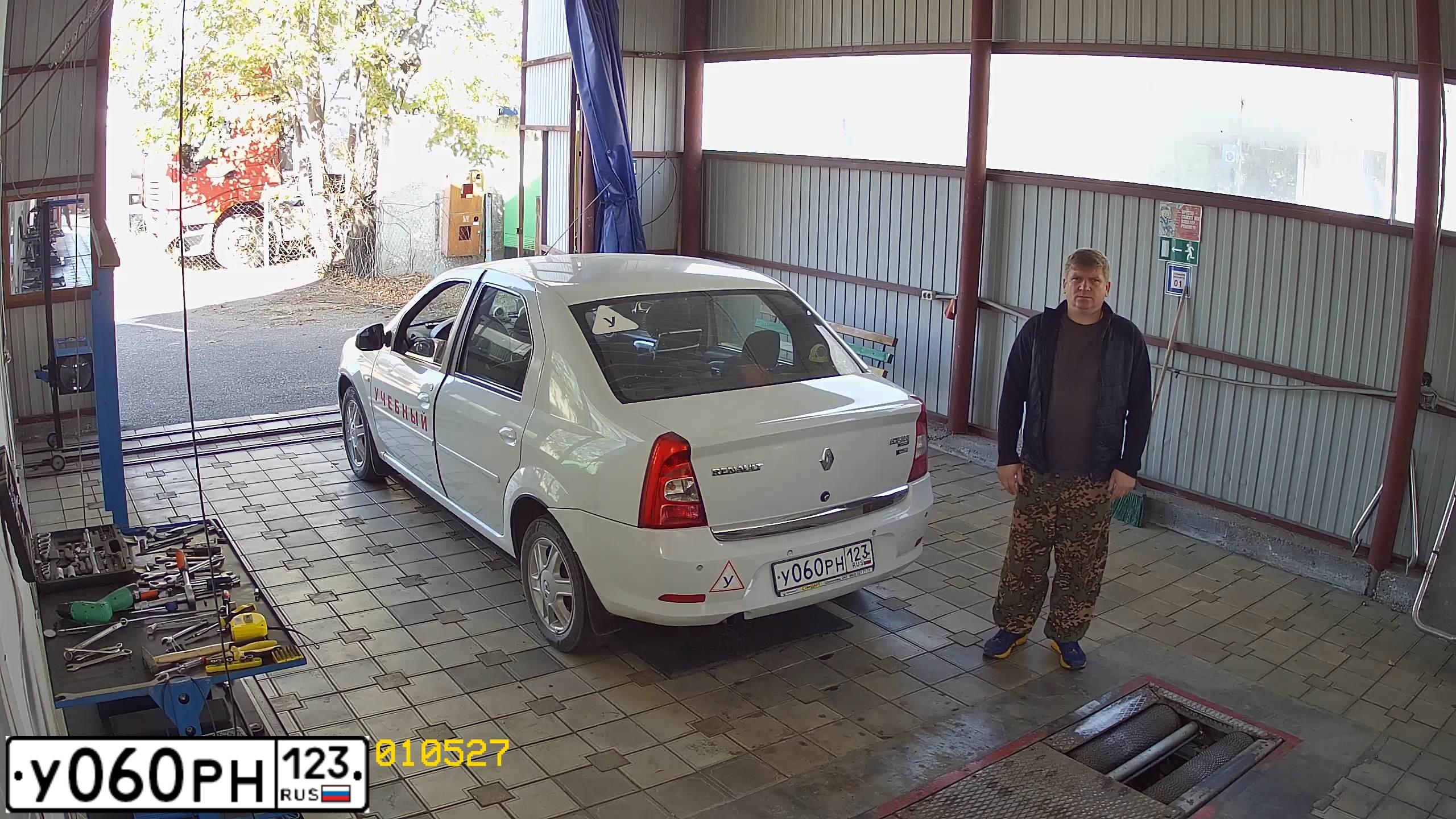 Фото автомобиля LADA 2190 GRANTA, 2014 — госномер Е526ТН123. Цвет: Белый