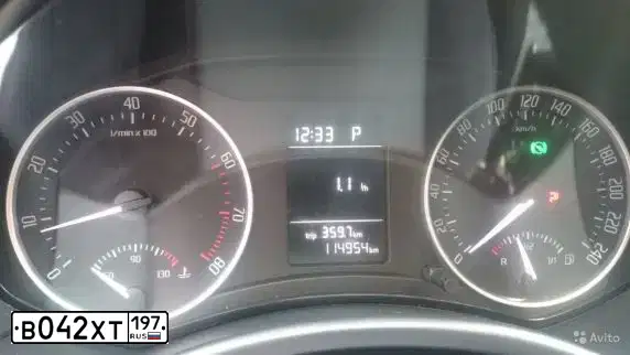 Фото автомобиля SKODA OCTAVIA, 2012 — госномер В042ХТ197. Цвет: Белый