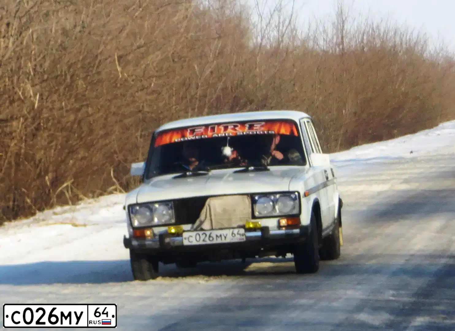 Фото автомобиля LADA 2106, 1997 — госномер С026МУ64. Цвет: БЕЛЫЙ