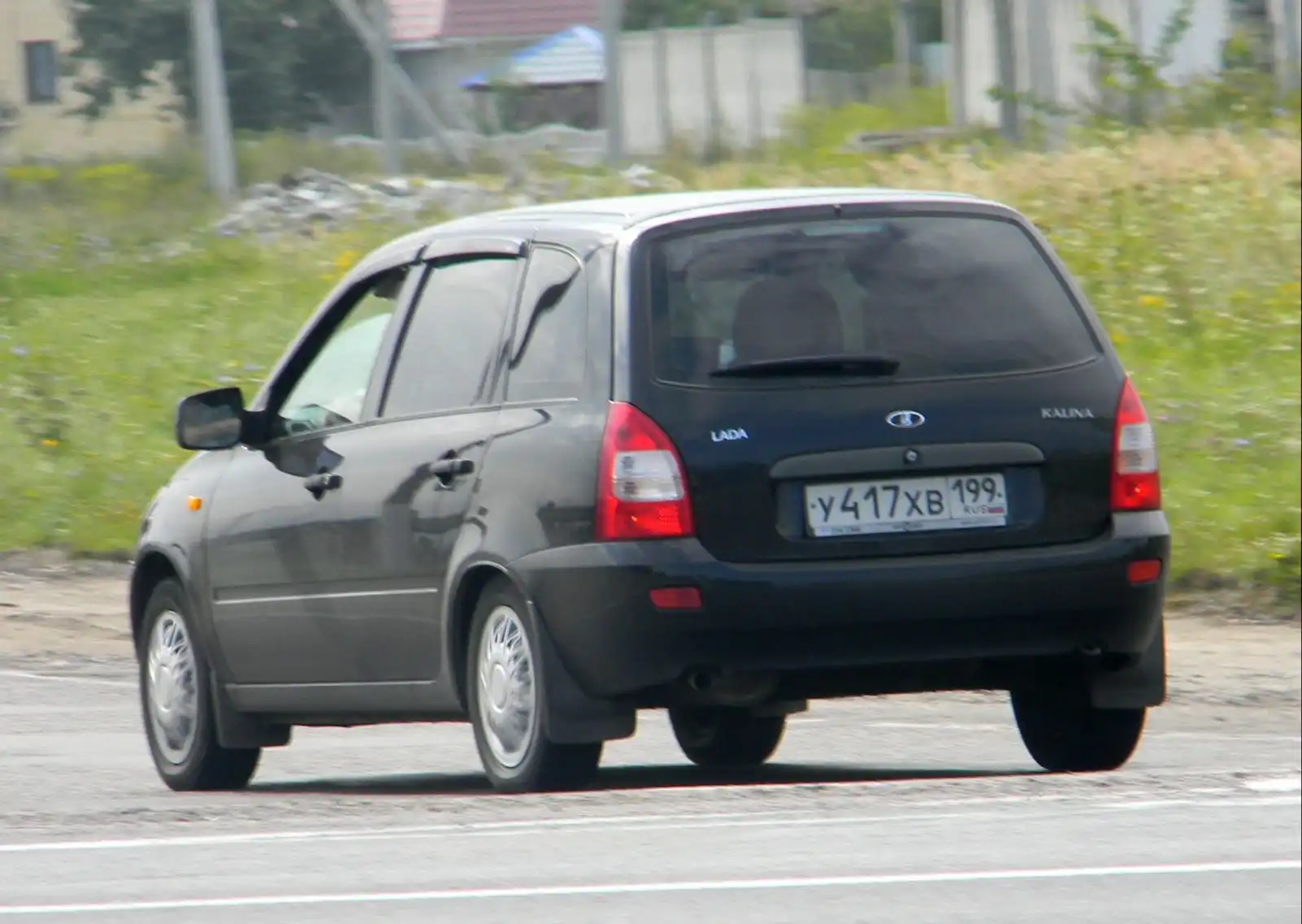 Фото автомобиля LADA 1117 KALINA, 2010 — госномер У417ХВ199. Цвет: ЧЕРНЫЙ