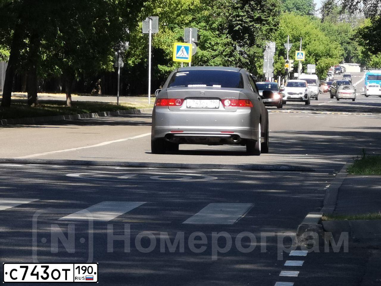 Фото автомобиля HYUNDAI SOLARIS, 2011 — госномер Е785АА147. Цвет: КРАСНЫЙ ГРАНАТ