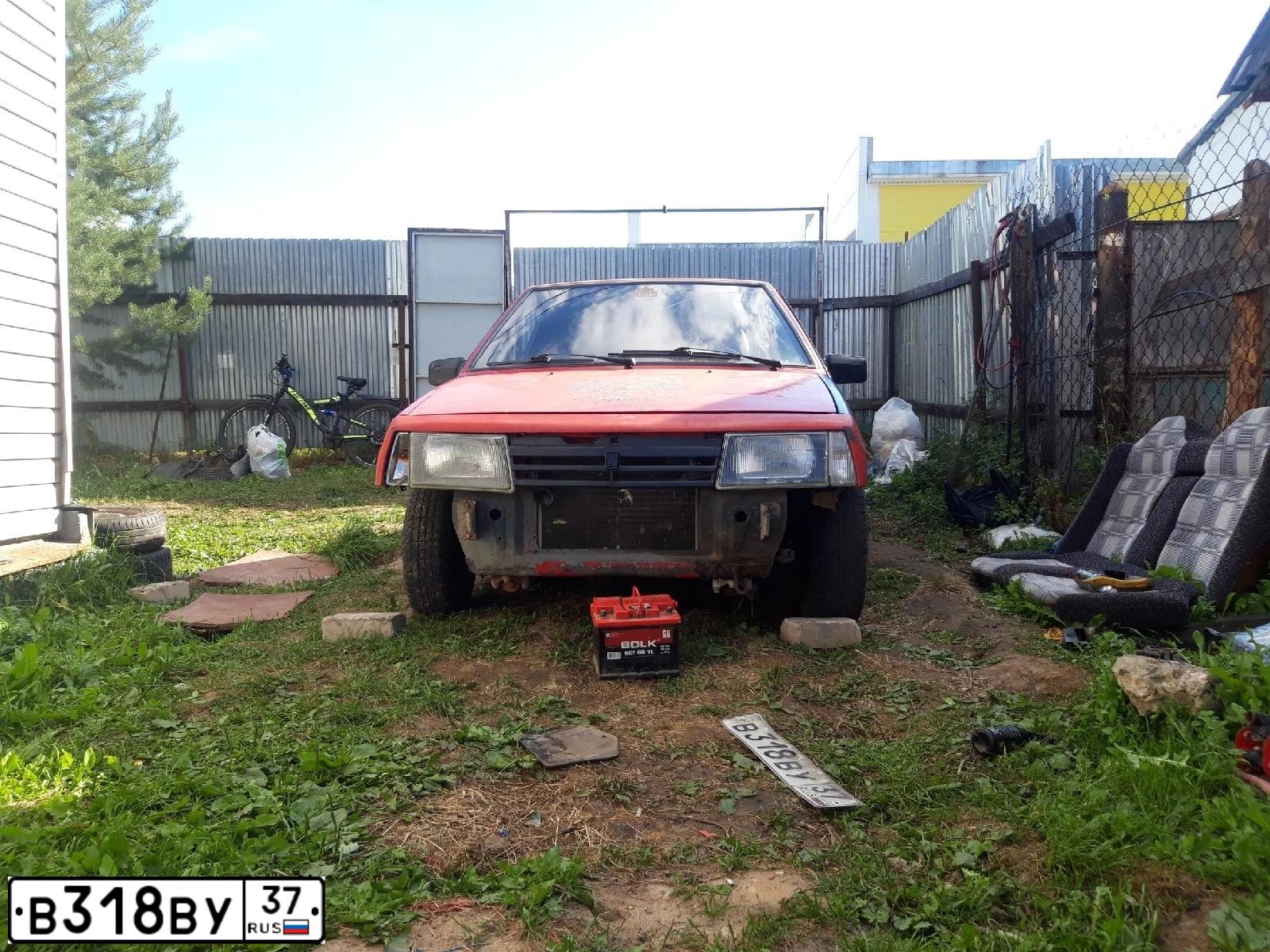 Фото автомобиля VOLKSWAGEN PASSAT, 1993 — госномер В318ВУ37. Цвет: СЕРО-БЕЛЫЙ