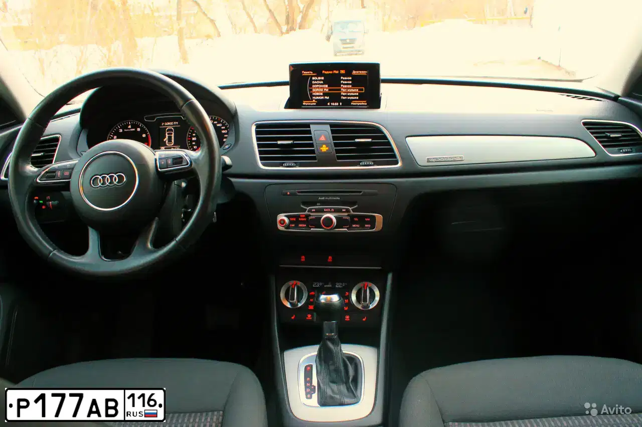 Фото автомобиля AUDI Q3, 2011 — госномер Т217ЕТ18. Цвет: Белый