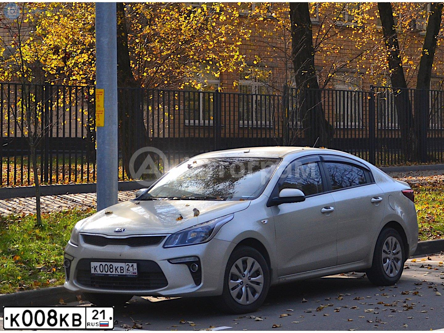 Фото автомобиля LADA 217230 LADA PRIORA, 2010 — госномер М812СО13. Цвет: СВЕТЛО-СЕРЕБРИСТЫЙ МЕТАЛЛ