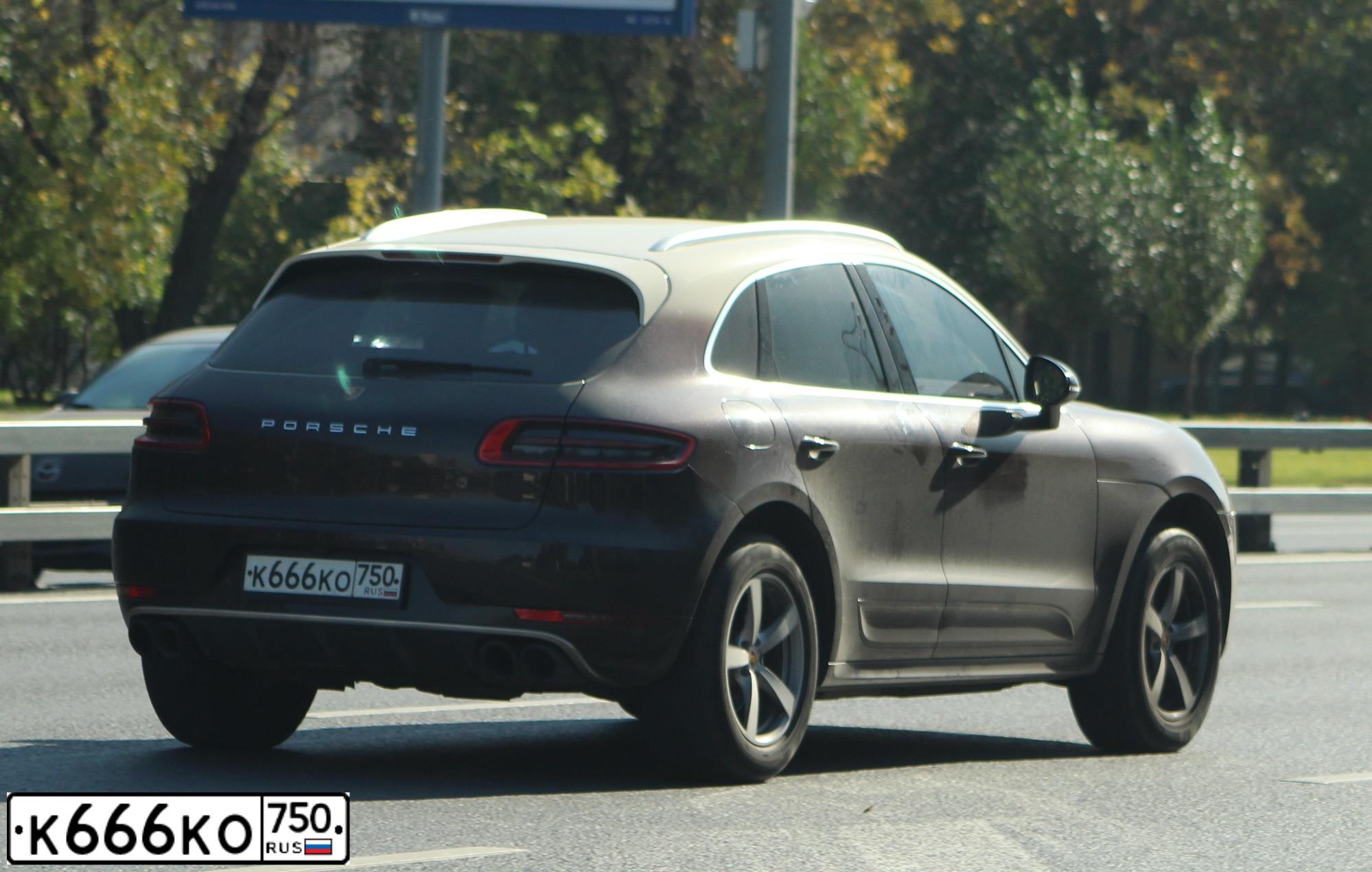 Фото автомобиля VOLKSWAGEN TIGUAN, 2013 — госномер С898ММ750. Цвет: ЧЕРНЫЙ