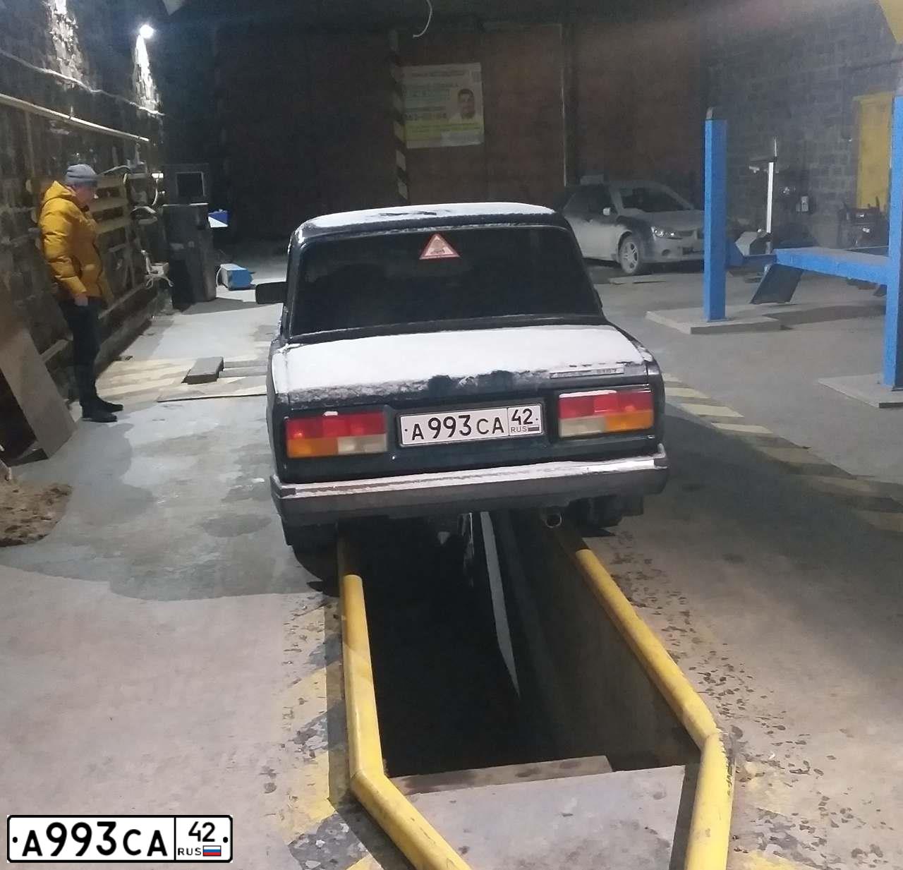 Фото автомобиля LADA 2107, 2006 — госномер Р728АХ154. Цвет: ТЕМНО ЗЕЛЕНЫЙ