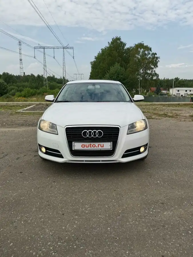 Фото автомобиля AUDI A3, 2011 — госномер М089АХ790. Цвет: Белый