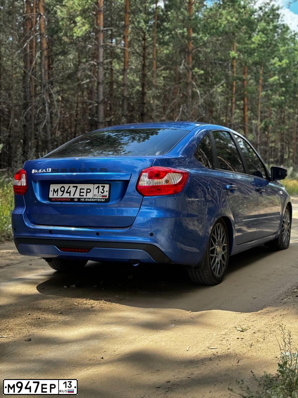 Фото автомобиля VAZ LADA GRANTA 219110, 2021 — госномер М947ЕР13. Цвет: синий