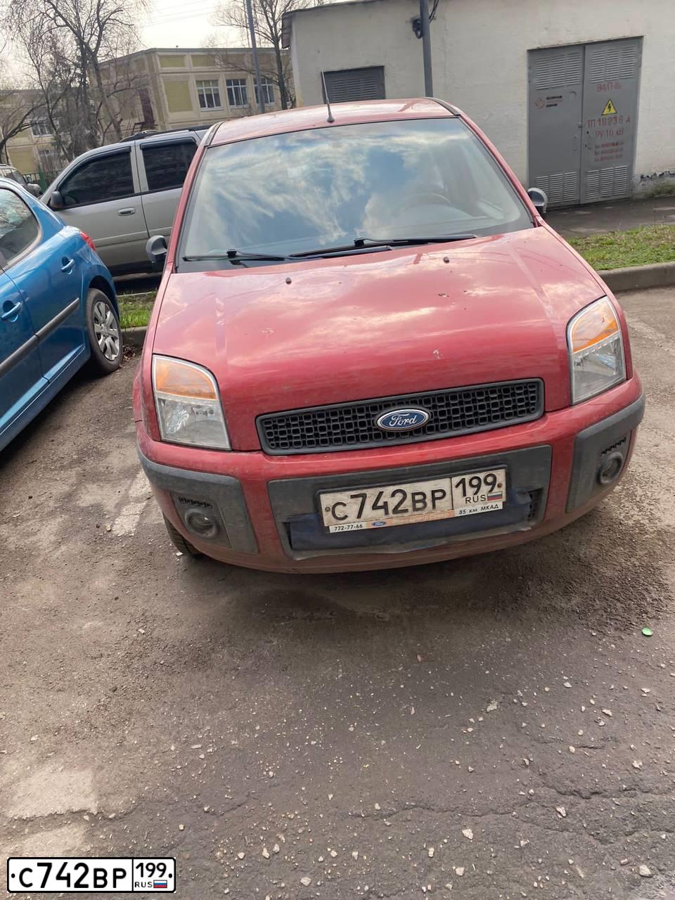 Фото автомобиля FORD FUSION, 2008 — госномер С742ВР199. Цвет: КРАСНЫЙ