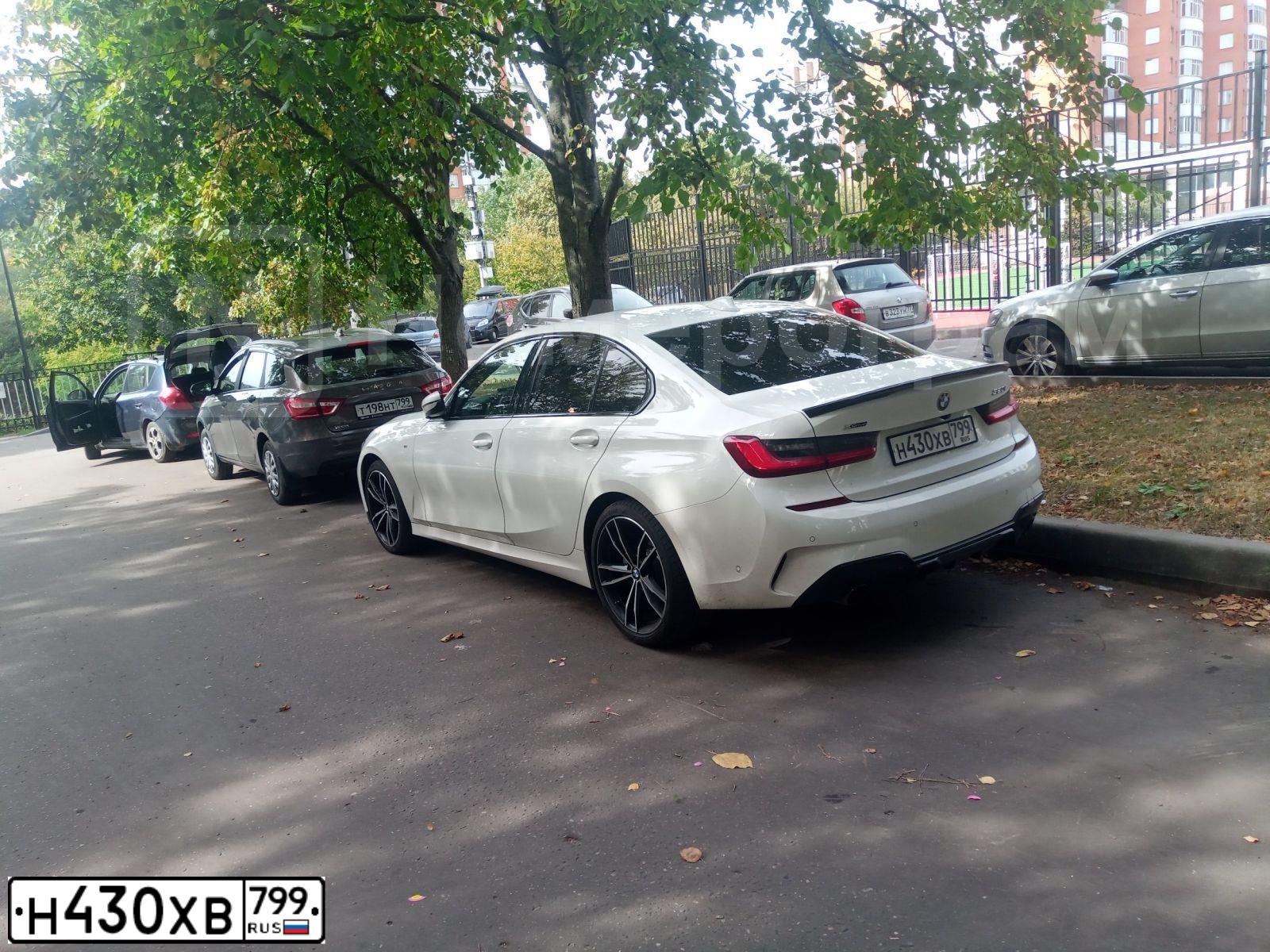 Фото автомобиля BMW SERIE 3, 2020 — госномер Н430ХВ799. Цвет: БЕЛЫЙ