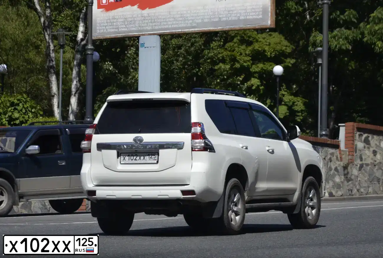 Фото автомобиля TOYOTA LANDCRUISER, 2014 — госномер К708НО125. Цвет: БЕЛЫЙ ПЕРЛАМУТР