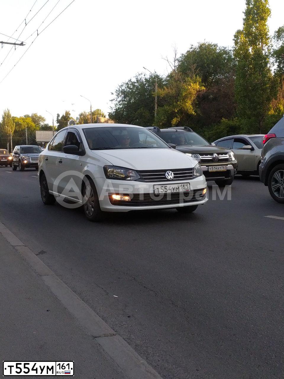 Фото автомобиля VOLKSWAGEN POLO, 2015 — госномер Т554УМ161. Цвет: БЕЛЫЙ
