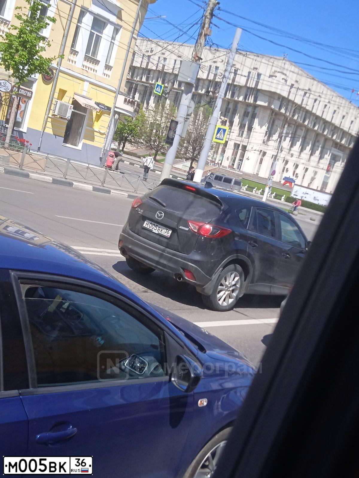 Фото автомобиля MAZDA CX-5, 2013 — госномер К113ОУ136. Цвет: ЧЕРНЫЙ