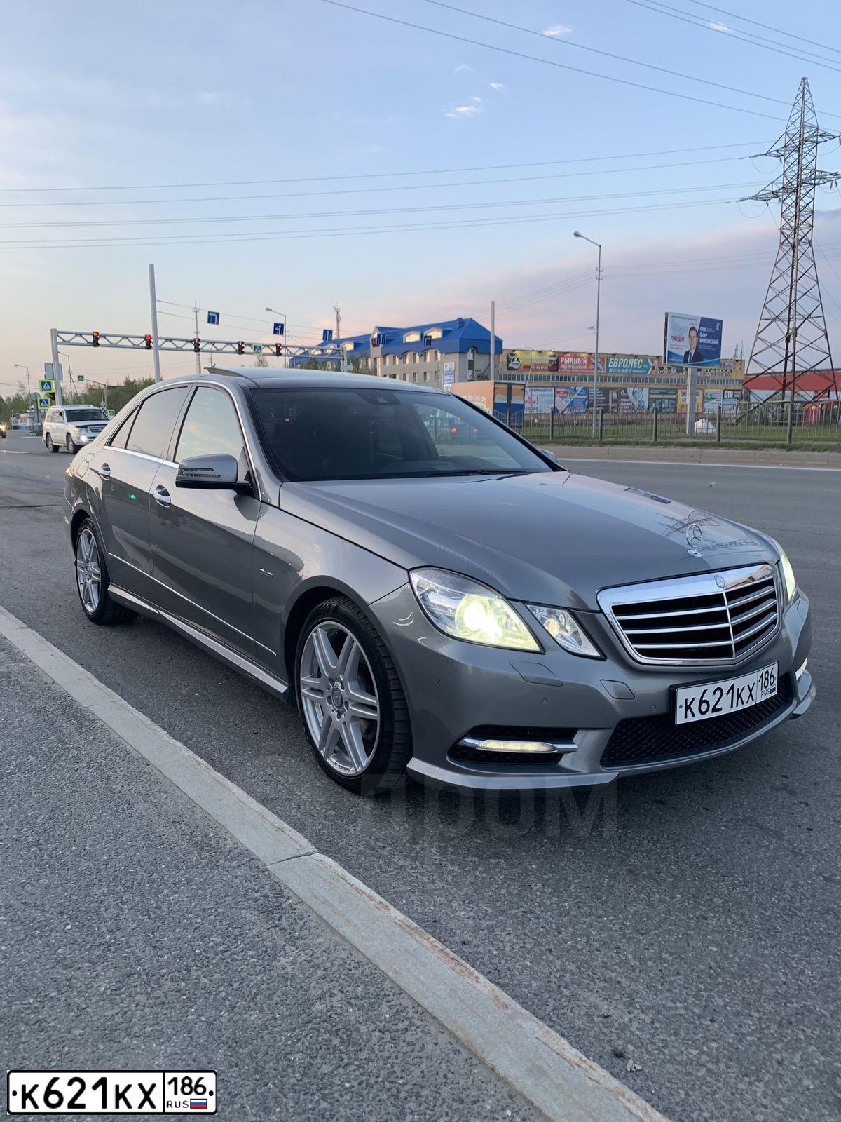 Фото автомобиля MERCEDES E-KLASSE, 2012 — госномер В900УМ186. Цвет: Серый