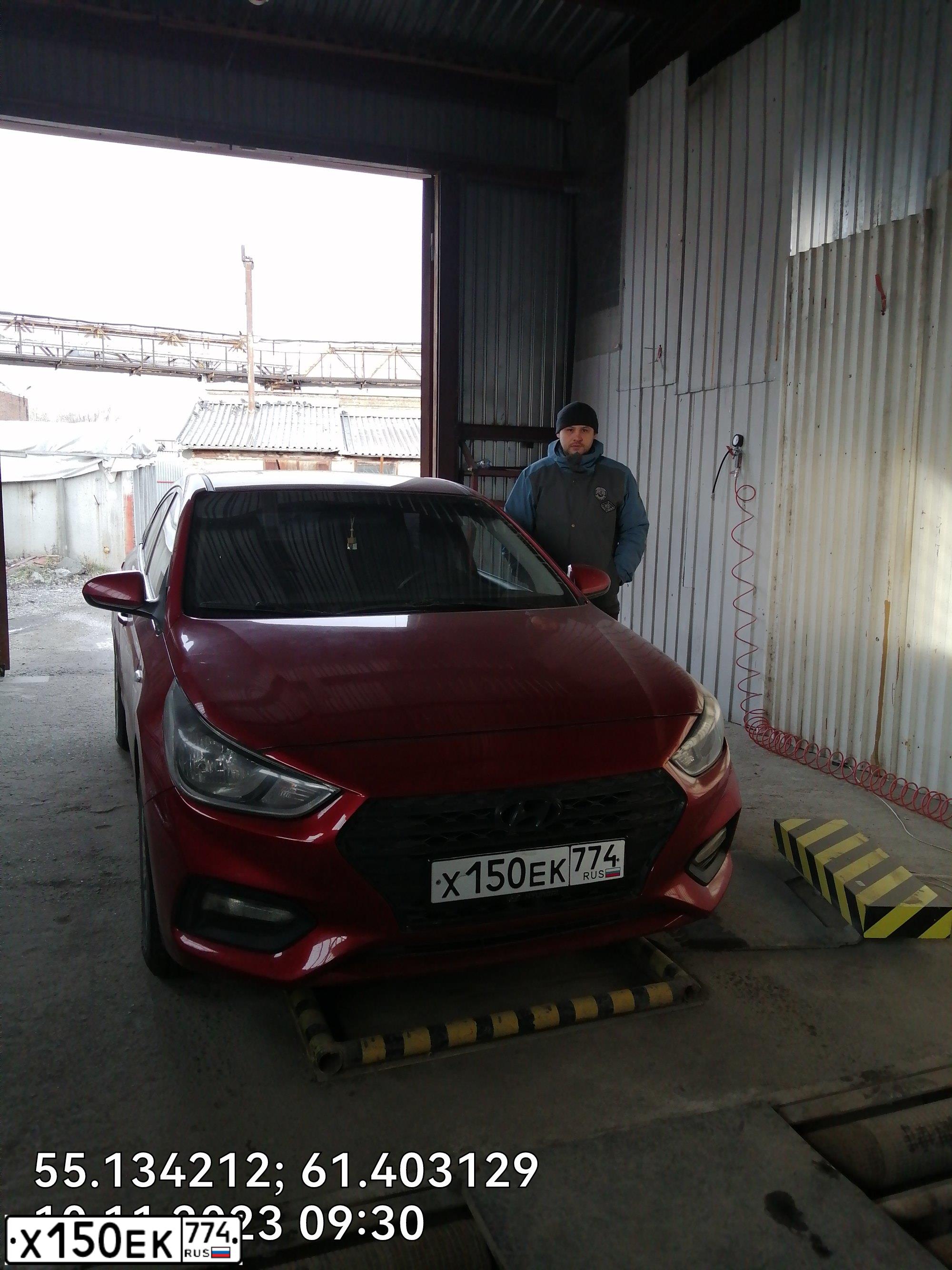 Фото автомобиля HYUNDAI SOLARIS, 2017 — госномер Х150ЕК774. Цвет: Красный