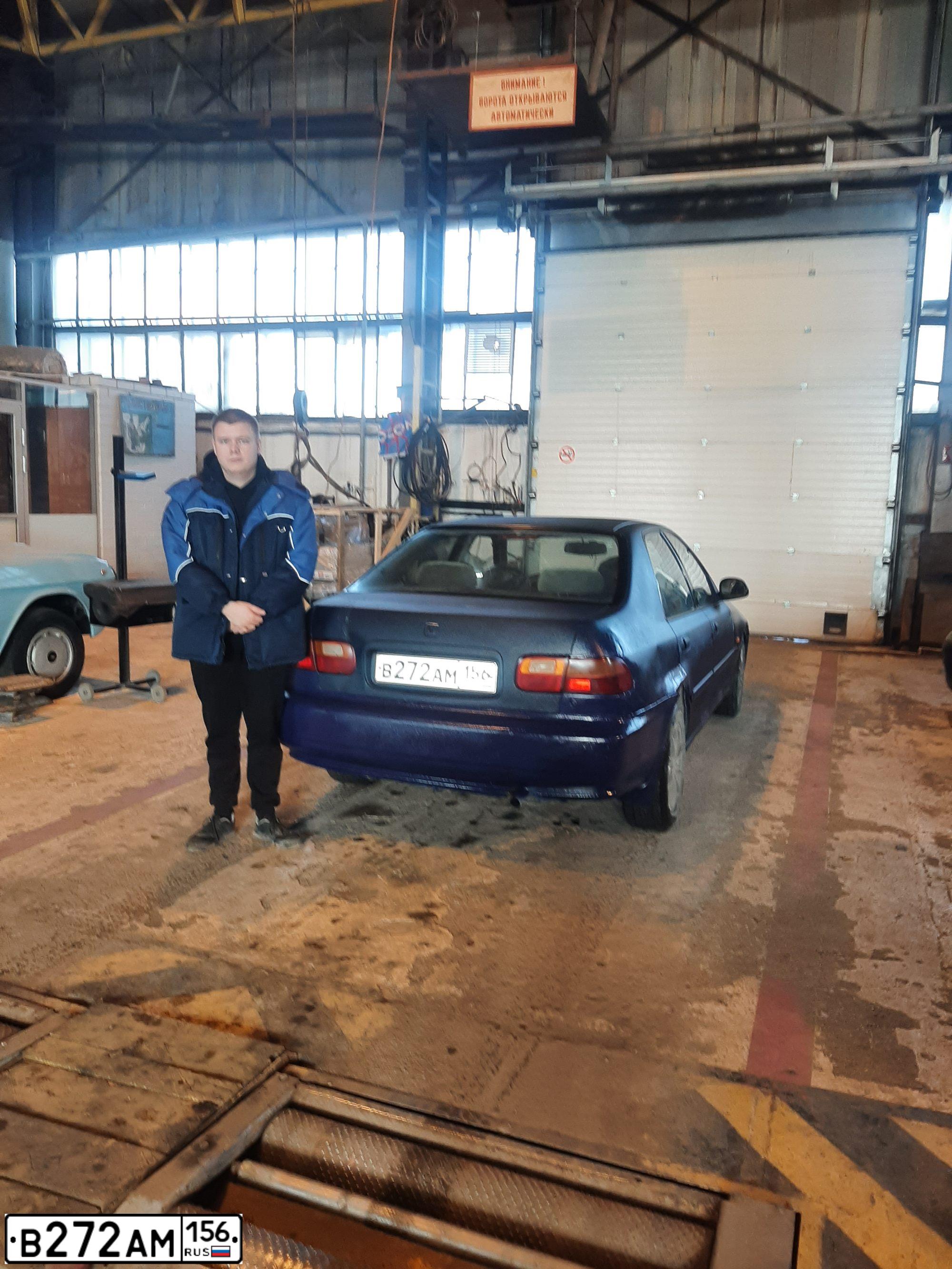 Фото автомобиля HONDA CIVIC, 1993 — госномер В272АМ156. Цвет: СИНИЙ