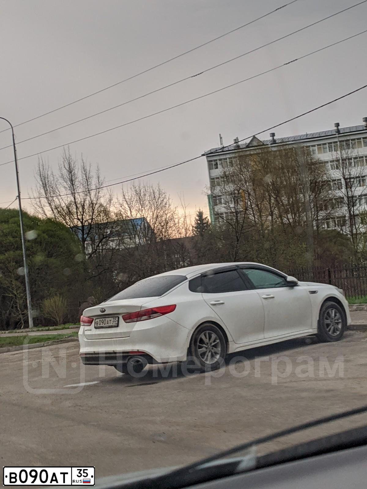 Фото автомобиля RENAULT SYMBOL, 2007 — госномер Е239ЕО35. Цвет: БЕЖЕВЫЙ