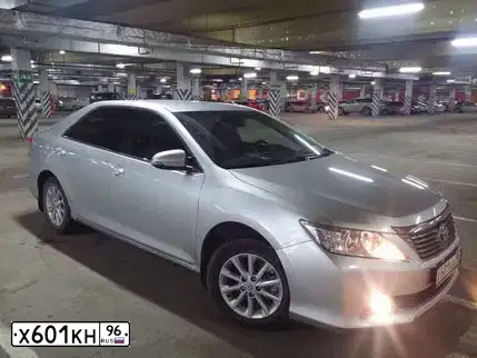 Фото автомобиля KIA RIO, 2013 — госномер Х601КН96. Цвет: Красный