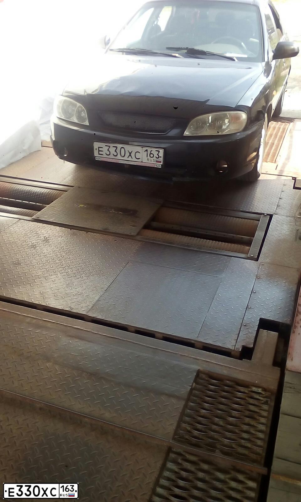 Фото автомобиля KIA SPECTRA, 2007 — госномер Е330ХС163. Цвет: Черный жемчуг (Чёрный)
