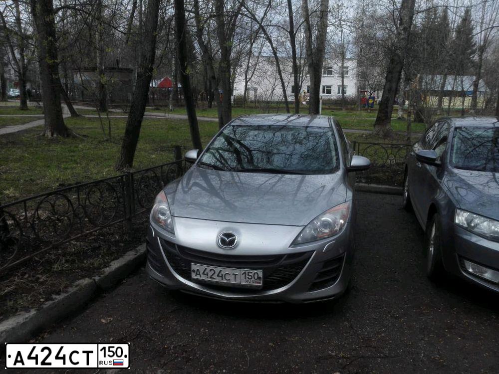 Фото автомобиля MAZDA МАЗДА 3, 2009 — госномер А424СТ150. Цвет: Красный