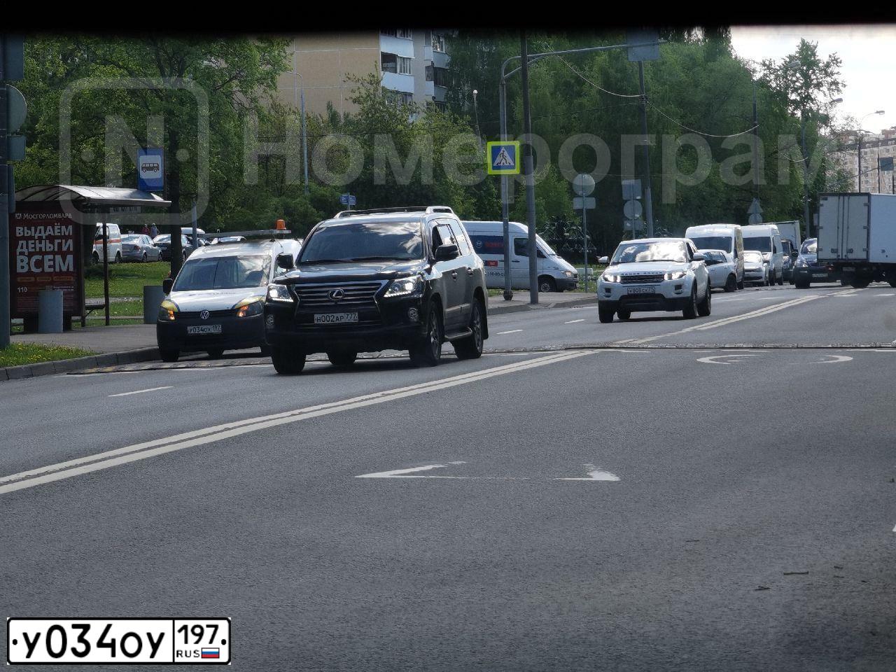 Фото автомобиля HYUNDAI GRAND STAREX, 2008 — госномер У034ОУ197. Цвет: СЕРЫЙ