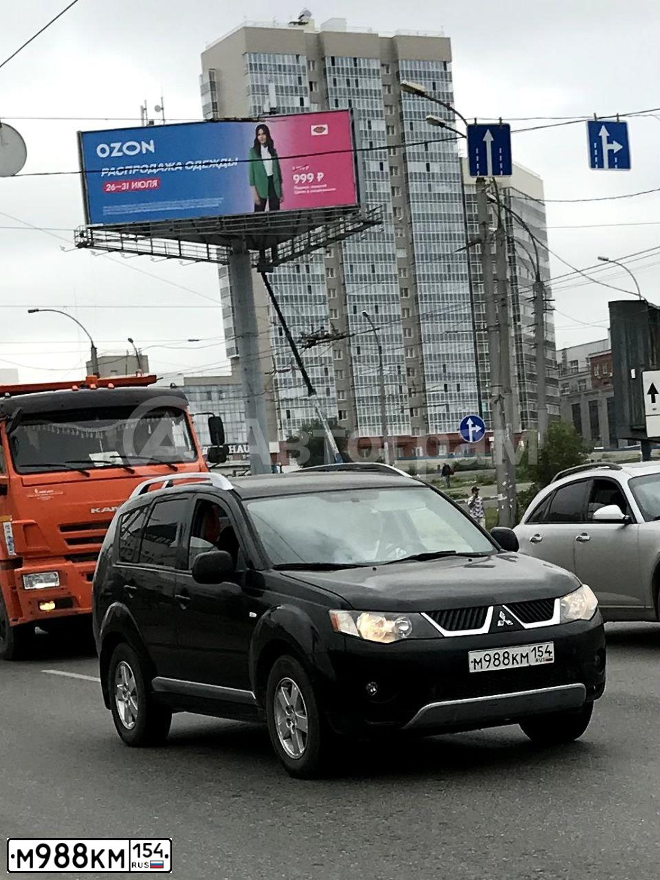 Фото автомобиля MITSUBISHI OUTLANDER, 2007 — госномер М988КМ154. Цвет: ЧЕРНЫЙ