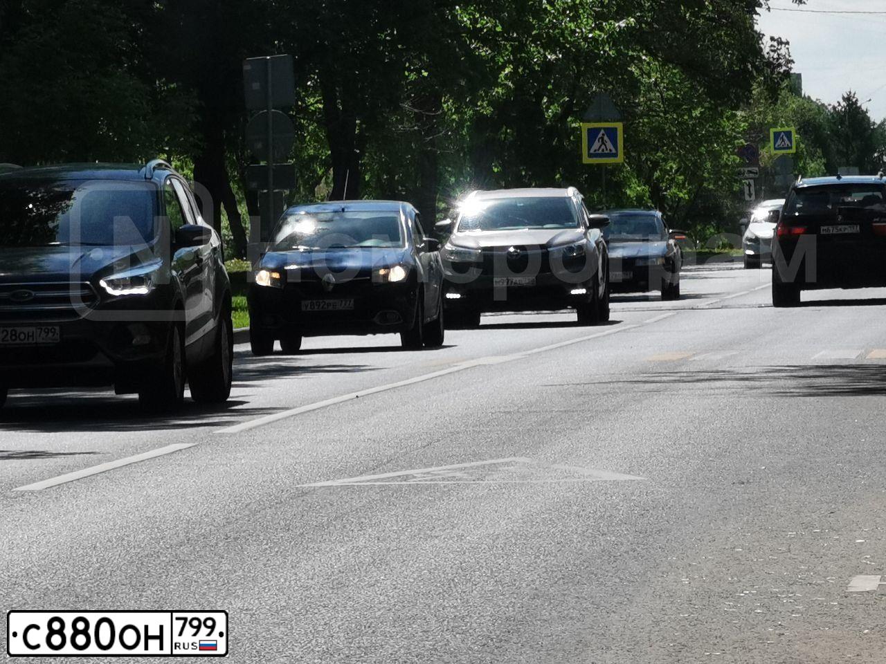 Фото автомобиля TESLA MODEL X, 2019 — госномер У268СЕ797. Цвет: КРАСНЫЙ
