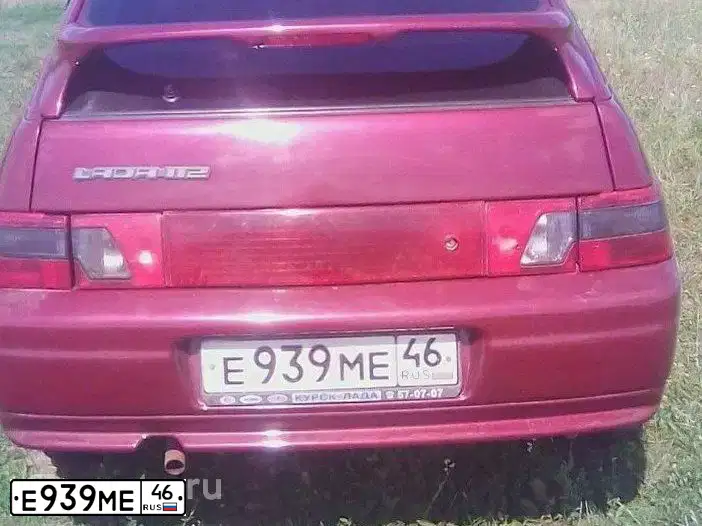 Фото автомобиля LADA 2112 LADA, 2005 — госномер Е939МЕ46. Цвет: ТЕМНО-МАЛИНОВЫЙ
