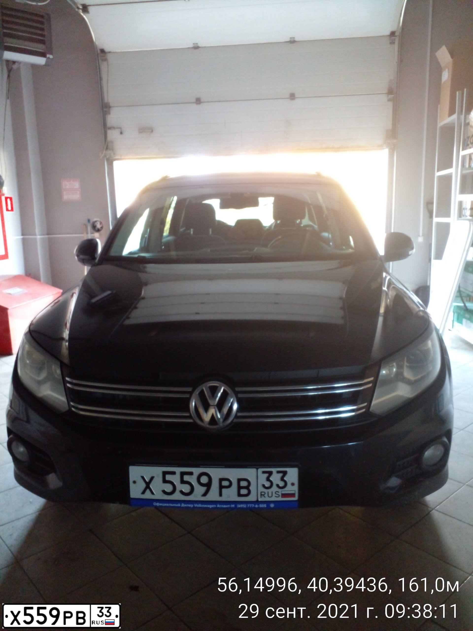 Фото автомобиля VOLKSWAGEN TIGUAN, 2013 — госномер Х559РВ33. Цвет: ЧЕРНЫЙ