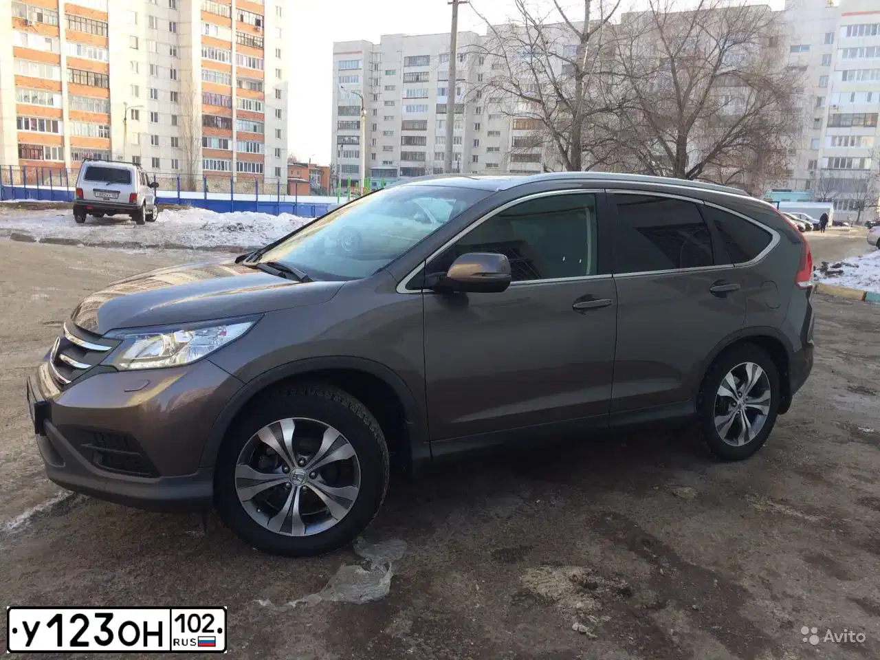 Фото автомобиля HONDA CR-V, 2013 — госномер У123ОН102. Цвет: СЕРО-КОРИЧНЕВЫЙ