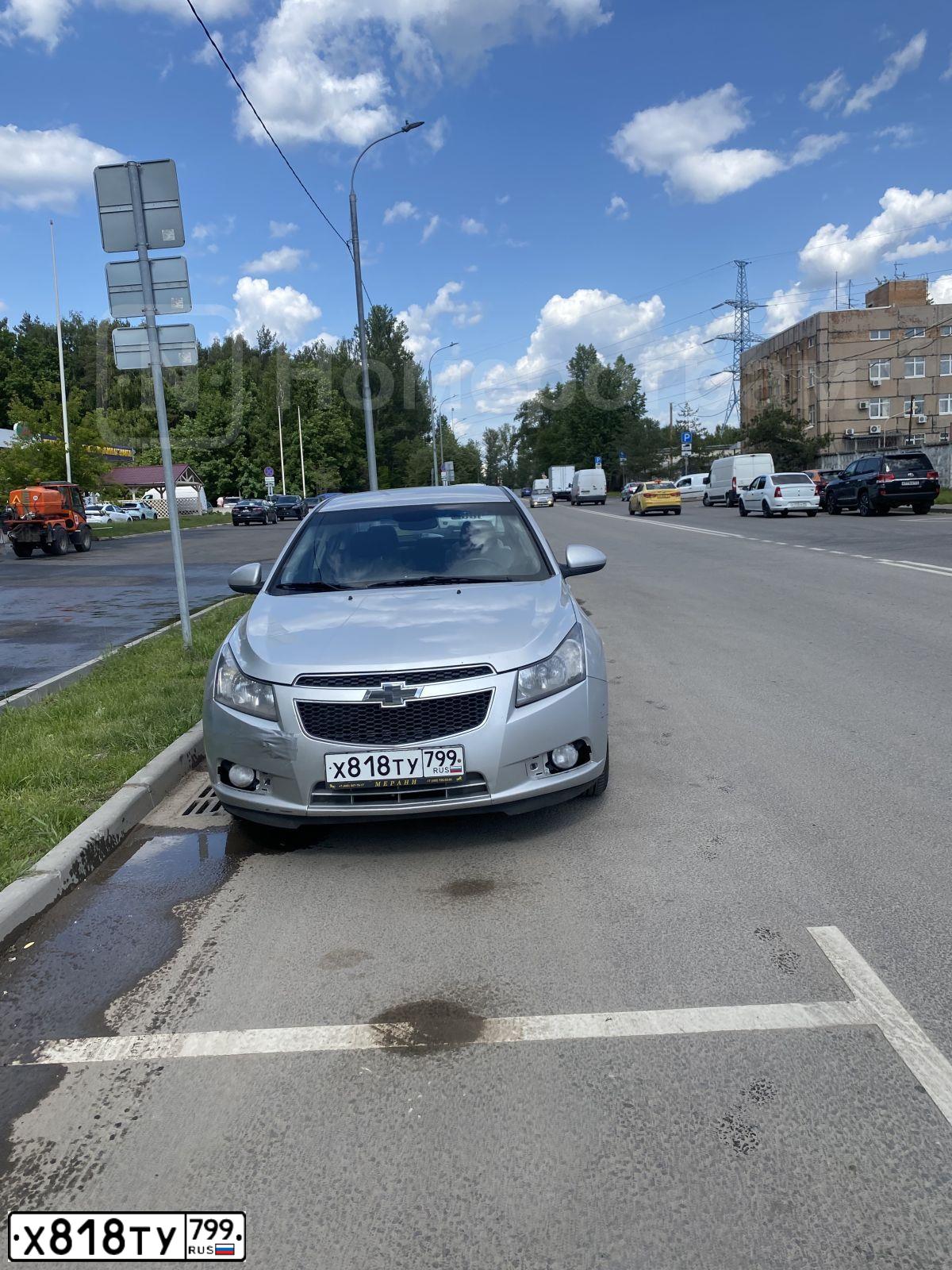 Фото автомобиля CHEVROLET CRUZE, 2011 — госномер Х818ТУ799. Цвет: Серый