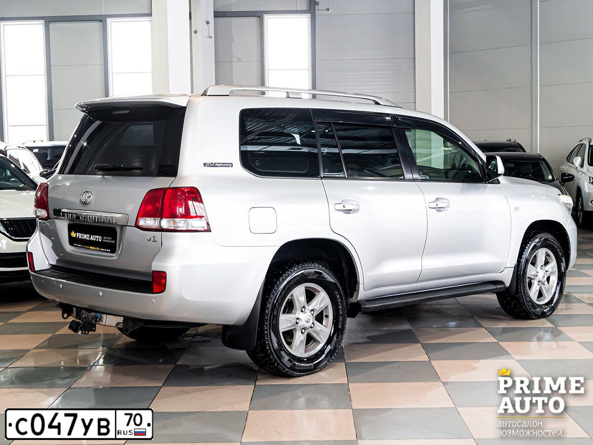 Фото автомобиля TOYOTA LANDCRUISER 200, 2011 — госномер А222ЕО22. Цвет: СЕРЕБРИСТЫЙ