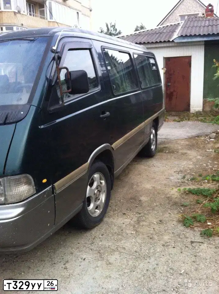 Фото автомобиля SSANGYONG ISTANA, 2000 — госномер Т329УУ26. Цвет: ЗЕЛЕНЫЙ
