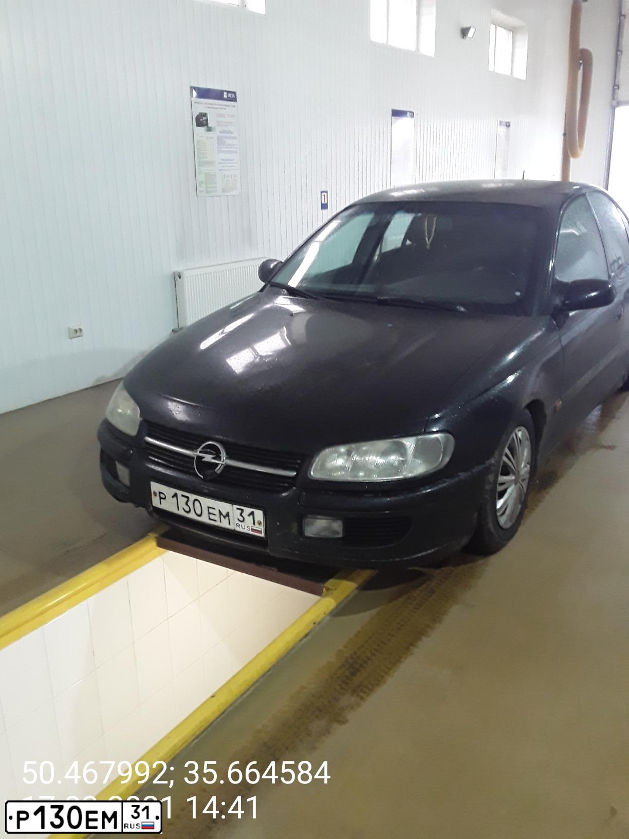 Фото автомобиля OPEL OMEGA, 1998 — госномер Р130ЕМ31. Цвет: ЧЕРНЫЙ