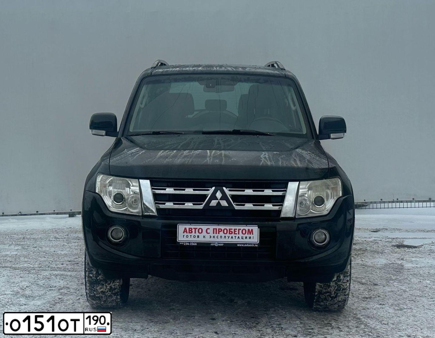 Фото автомобиля MITSUBISHI PAJERO, 2013 — госномер О151ОТ190. Цвет: ЧЕРНЫЙ