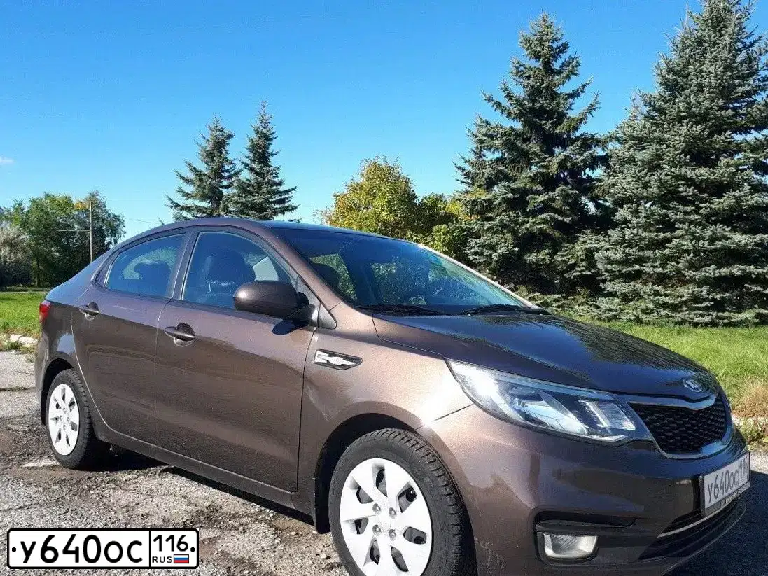 Фото автомобиля KIA RIO, 2016 — госномер У640ОС116. Цвет: КОРИЧНЕВЫЙ