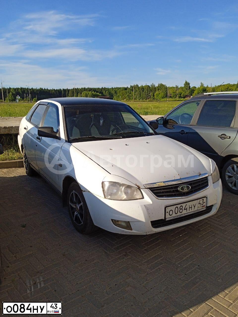 Фото автомобиля LADA 2172 PRIORA, 2009 — госномер О084НУ43. Цвет: БЕЛО-ЧЕРНЫЙ