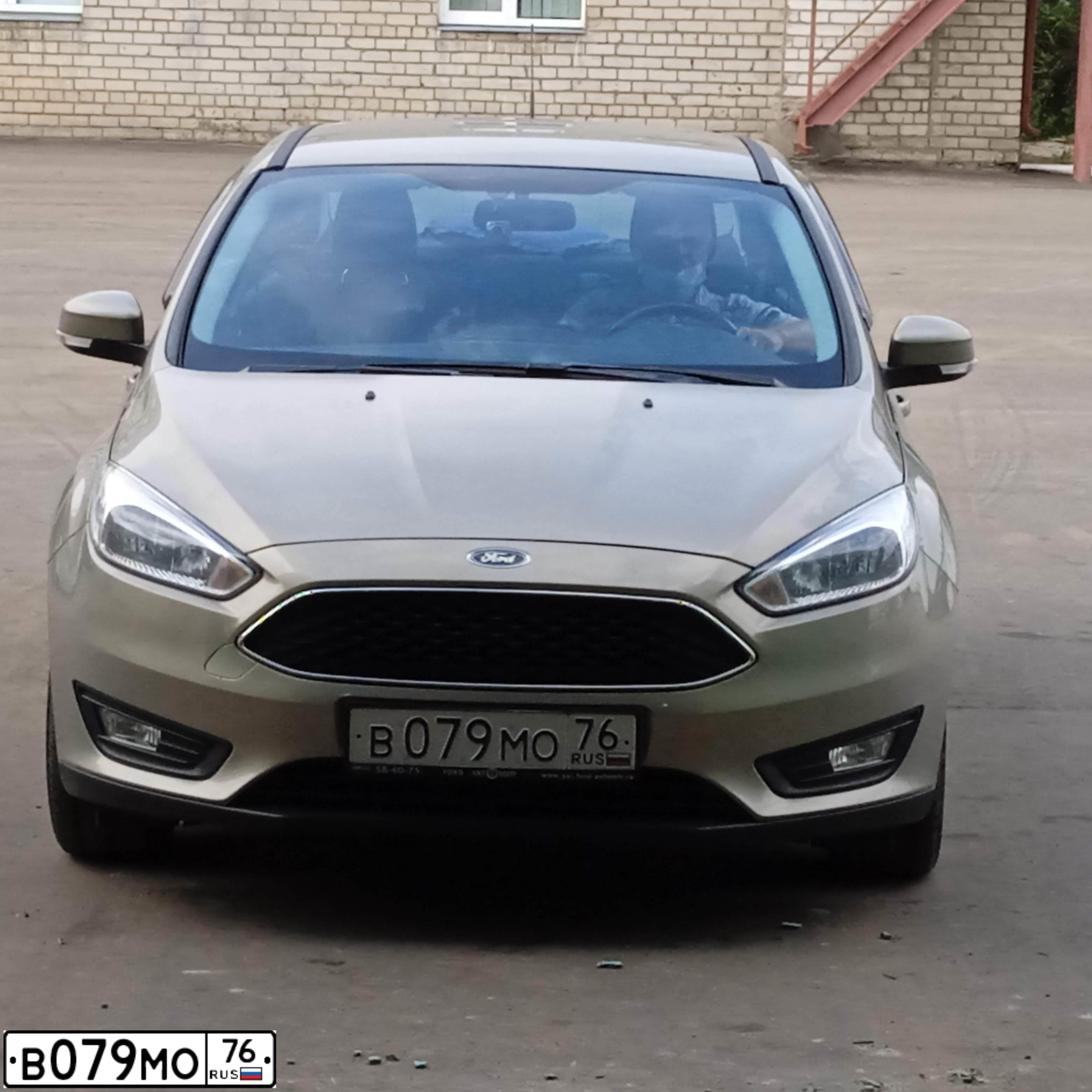 Фото автомобиля FORD FOCUS, 2016 — госномер В079МО76. Цвет: БЕЖЕВЫЙ