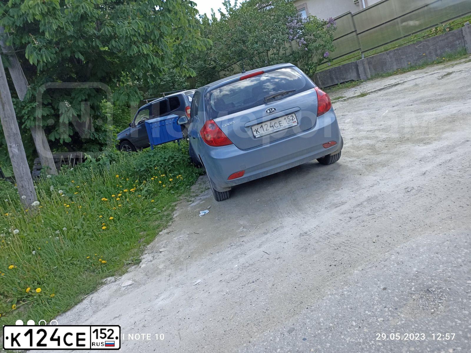 Фото автомобиля KIA CEE'D, 2008 — госномер К124СЕ152. Цвет: синий